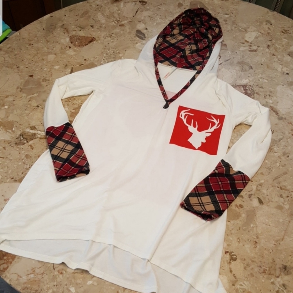 Must B Hoodie Tee Size Small